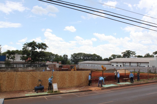 Instalação de tapumes completa canteiro de obras da nova sede