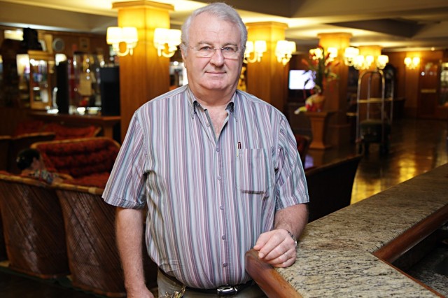 Arnaldo Bortoli chegou de Veranópolis (RS) aos 25 anos de idade, já casado, e imediatamente começou a dedicar-se ao comércio, abrindo a Agrofoz, em 1973, e na sequência, a Agrofoz Exportadora, no Paraguai, as primeiras empresas do grupo a serem associadas à ACIFI. Presidiu a associação nas gestões 1996/1998 e 2002/2003.